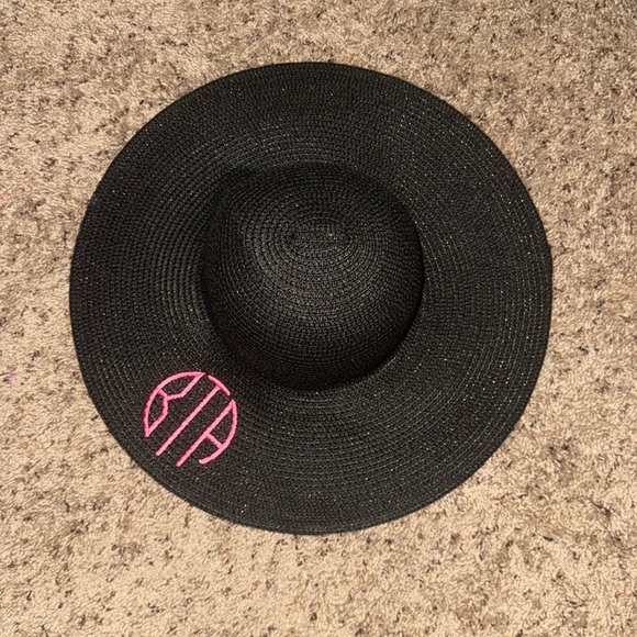 Monogrammed floppy sun hat. - Picture 4 of 4